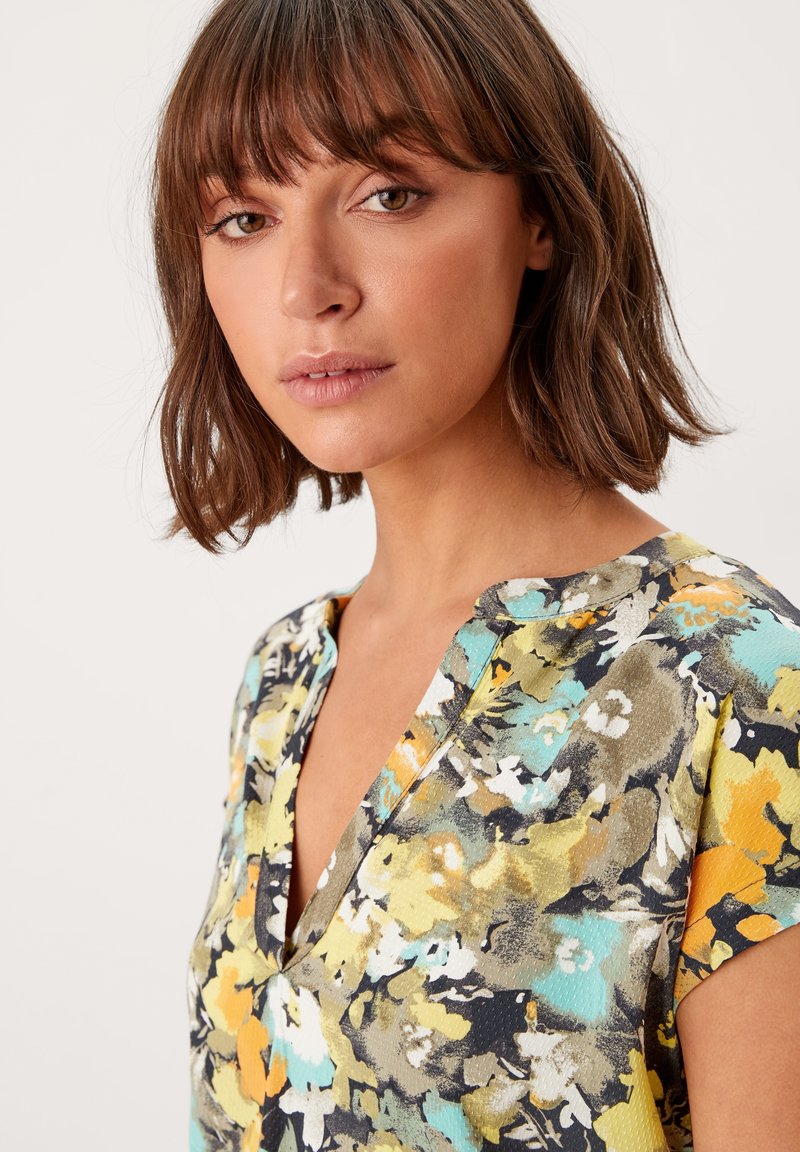 Damen T-Shirts | s.Oliver T-Shirt print blue graphite aop/dunkelblau - KO45502 Damen T-Shirts | s.Oliver T-Shirt print blue graphite aop/dunkelblau - KO45502