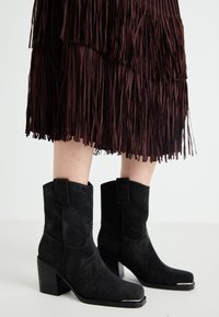CHERYS - Cowboy-/Bikerlaarsjes - black
