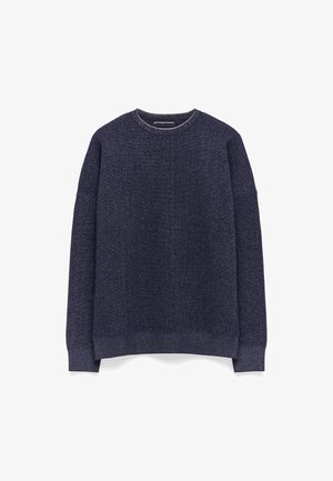 Sweatshirt tricot navy avec une surface texturée, col rond et manches longues. Doté de poignets et d'un ourlet côtelés pour un look ajusté.