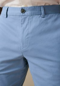 Next SLIM FIT STRETCH CHINO - Shorts - blue