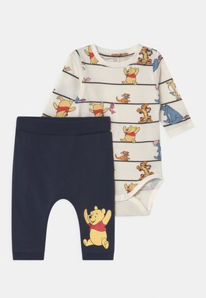 NBNWINNIEPOOH SET - Pantaloni - snow white/dark sapphire
