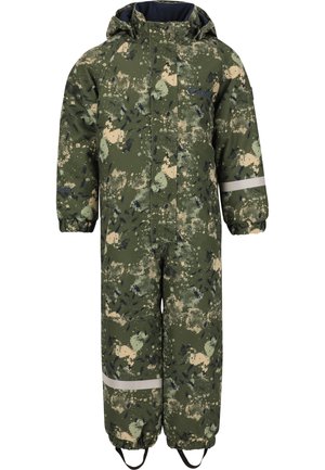 Grøn camouflage sne-dragt med hætte, der har et tekstureret mønster, reflekterende striber og elastiske manchetter ved ankler og ærmer.