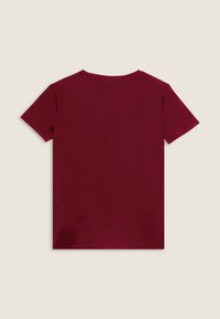 T-shirt bordeaux a maniche corte realizzato in morbido tessuto. Presenta un colletto tondo e una schiena semplice senza ulteriori motivi o dettagli.
