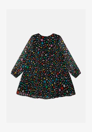 Vestido preto com mangas longas, apresentando um padrão de estrelas coloridas em vários tamanhos. Tecido suave e transparente e cintura franzida para um design fluido.