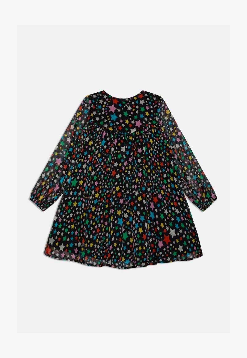 Μαύρο φόρεμα με μακριά μανίκια, που διαθέτει ένα πολύχρωμο σχέδιο με άστρα σε διάφορα μεγέθη. Μαλακό, διάφανο ύφασμα και μαζεμένη μέση για μία ροή στο σχέδιο.