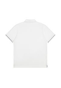 Camisa polo blanca con cuello clásico, mangas cortas y ribetes negros en los puños. Textura suave, diseño limpio, sin patrones.