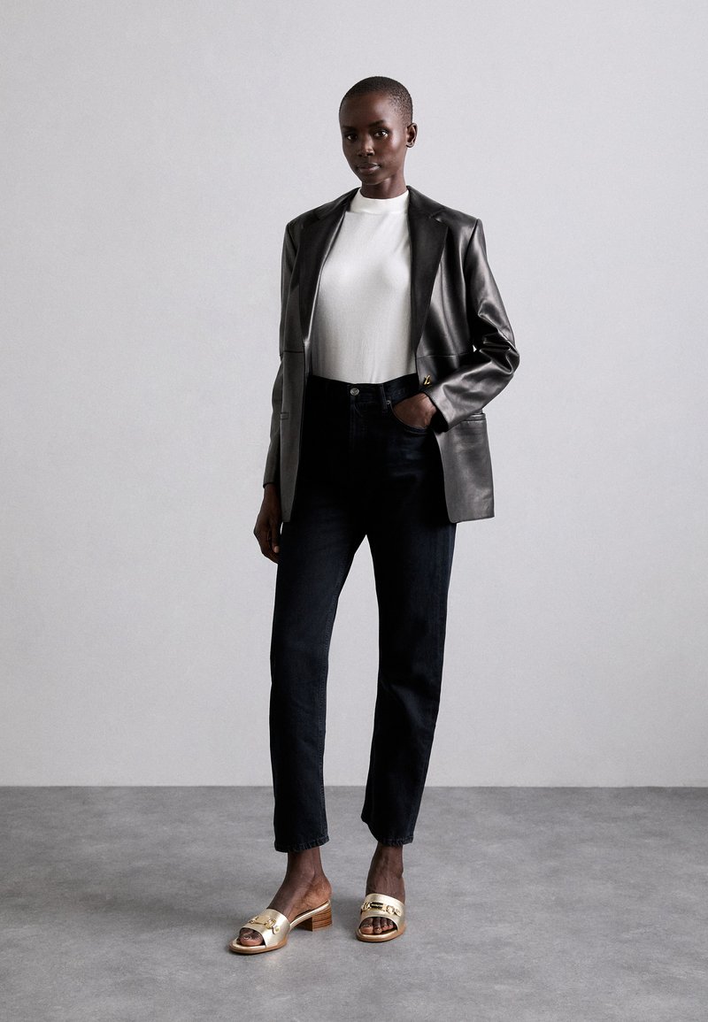 See by Chloé Muiltjes goudkleurig