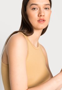 Samsøe Samsøe ALEXO TANK - Top - prairie sand