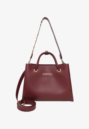 Sac à main en cuir bordeaux avec finition texturée, poignées supérieures doubles, bandoulière détachable et accents en matériel doré. Logo "Valentino" visible.