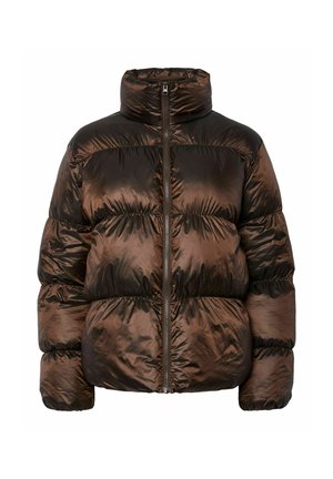 Veste matelassée marron avec un col haut, finition brillante, design épais et zip frontal complet. Manches et ourlet froncés.