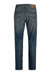 Jeanși din denim albastru închis, cu un design drept, având două buzunare la spate și un eticheta din piele a mărcii pe talie. Prezintă o ușoară decolorare.