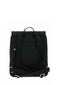 Zwarte rugzak van glad materiaal met een rol-top ontwerp, dubbele schouderbanden en een ritsvak aan de zijkant. Gouden hardware accenten.