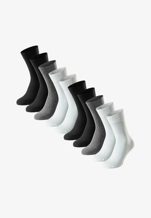 Diez pares de calcetines hasta la mitad de la pierna, dispuestos en colores alternos negro, gris oscuro y blanco sobre un fondo blanco.