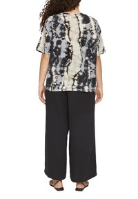 QS - T-shirt z nadrukiem