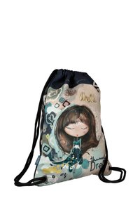 Bolsa de cordones con cuerdas negras que presenta a una chica estilizada con cabello largo en un vestido azul, rodeada de patrones abstractos y elementos de texto.