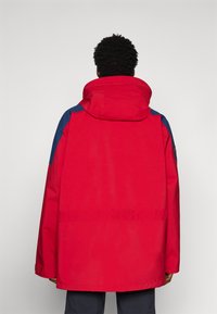 Berghaus CONCERT COLLECTION MERU MOUNTAIN UNISEX - Parka - definitely red/hale navy