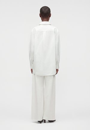 Stine Goya LOOSE LONG SLEEVE SHIRT - Πουκαμίσα με κουμπιά - off-white
