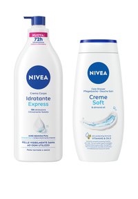 Due flaconi di prodotti per la cura della pelle NIVEA: un flacone bianco con pompa etichettato "Idratante Express" e un flacone più piccolo e arrotondato etichettato "Creme Soft", entrambi con accenti blu.