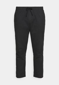 Zwarte, lichte broek met een elastische tailleband en trekkoord. Glad textuur, taps toelopend bij de enkels, geen zichtbare zakken of patronen.