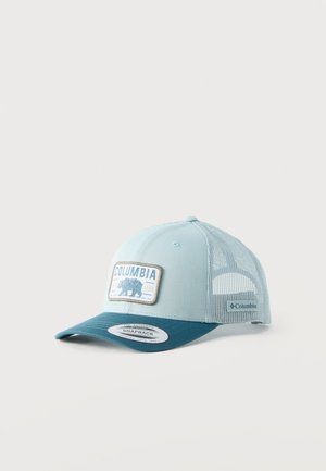 Šviesiai mėlyna ir žalsvai mėlyna Columbia snapback kepurė su tinkline nugara ir lokio logotipo pletrine priekyje.