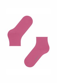 Różowe skarpetki kostkowe z prążkowaną teksturą, zaokrąglonym czubkiem i jednolitą konstrukcją. Posiadają małe zielone logo na podeszwie.