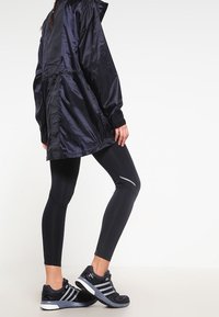 Under Armour Regnjacka - black