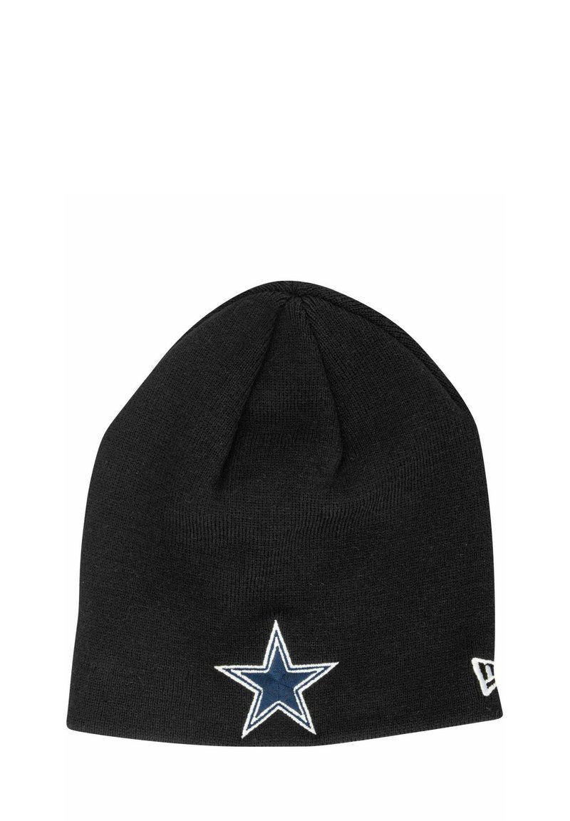 Schwarze Strickmütze mit einem markanten weißen und blauen Sternlogo an der Seite. Weiche Textur, eng anliegendes Design, geeignet für kaltes Wetter.