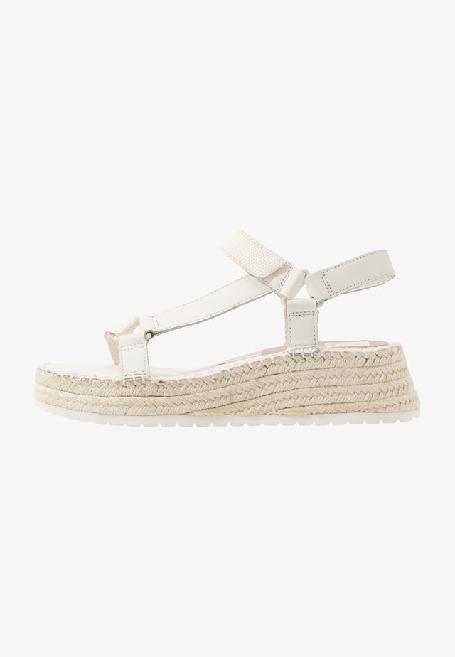 MANO - Alpargatas - white
