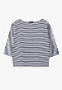 Randig kort topp i marinblått och vitt. Korta ärmar, vid halsringning, mjukt tyg, jämna horisontella ränder och en avslappnad passform. Märkesetikett synlig.