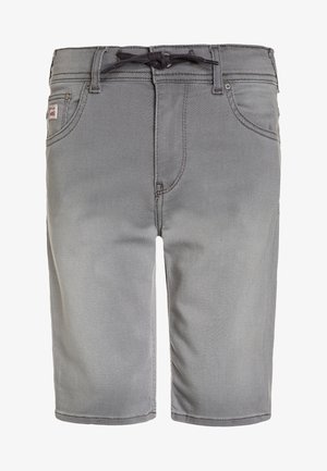 Szare szorty do kolan z przednimi kieszeniami i czarnym sznurkiem zawiązanym w pasie, wykonane z materiału przypominającego denim.