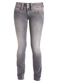 Vaqueros de mezclilla gris con corte slim, cierre de dos botones, bolsillos frontales y textura desgastada. Costuras cosidas a máquina y sin embellishments.