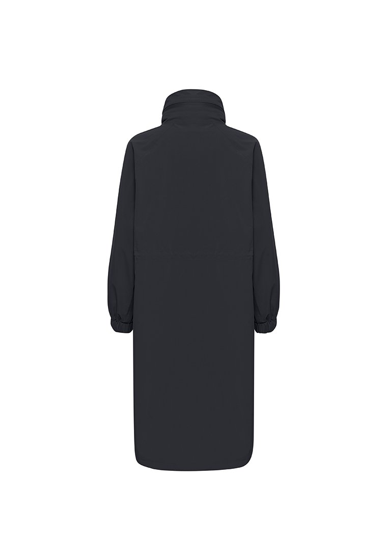 Cappotto lungo nero con alto colletto e polsini elasticizzati, mostrato da dietro su uno sfondo bianco.