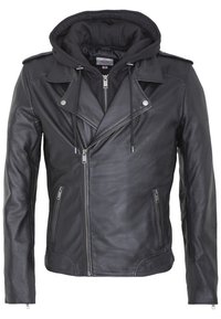 Giacca in pelle nera con hoodie nera rimovibile. Caratterizzata da una chiusura con zip asimmetrica, accessori in argento e tasche laterali con zip.