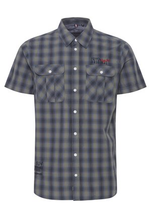 Kurzärmeliges kariertes Hemd in Dunkelblau und Grün, mit zwei Brusttaschen, weißen Knöpfen und gestickten Details auf der Vorderseite.