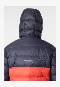 Vald, charcoal orange