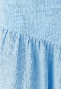 Unselected, sky blue