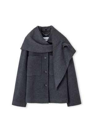 Veste en mélange de laine grise avec un col rabattu, fermeture par boutons à l'avant, deux poches plaquées et un détail de foulard attaché.