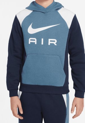 Sudadera con capucha con diseño de bloques de color en tonos azules, con un bolsillo delantero y un gran logo blanco "AIR" en el pecho.