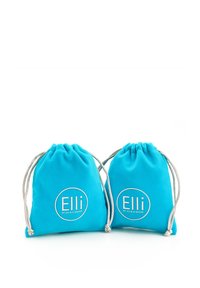 Bolsas de algodón azul con cordón y logo circular blanco "Elli by Julie & Grace". Textura suave, forma simétrica y diseño minimalista.