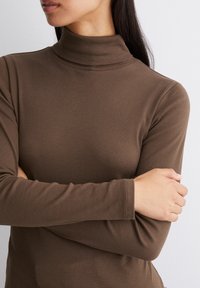 Marc O'Polo DENIM TURTLENECK - Langarmshirt - pine cone brown