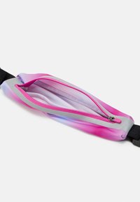 Nike Performance SLIM WAIST PACK 3.0 UNISEX - Ľadvinka - active fuchsia/hyper royal