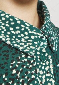 Vero Moda Skjortklänning - green