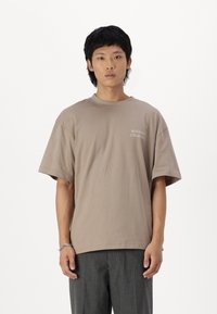 Only & Sons ONSAARAV LIFE TEE UNISEX - Camiseta estampada - desert taupe