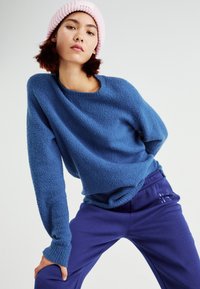 GAP LOGO PANT - Treningo apatinė dalis - bellwether blue