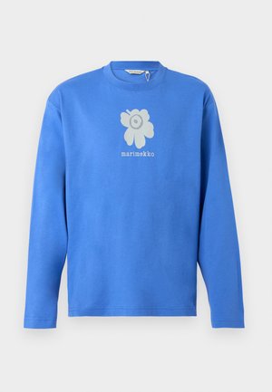 Camicia a maniche lunghe blu con scollo rotondo, caratterizzata da una grafica floreale grigio chiaro e dal testo "marimekko" al centro del petto.