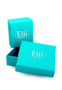 Tyrkysová šperkovnica s hladkým povrchom, na ktorej je biely logo s nápisom "Elli WE ♥ JEWELS." Jedna škatulka je mierne otvorená.