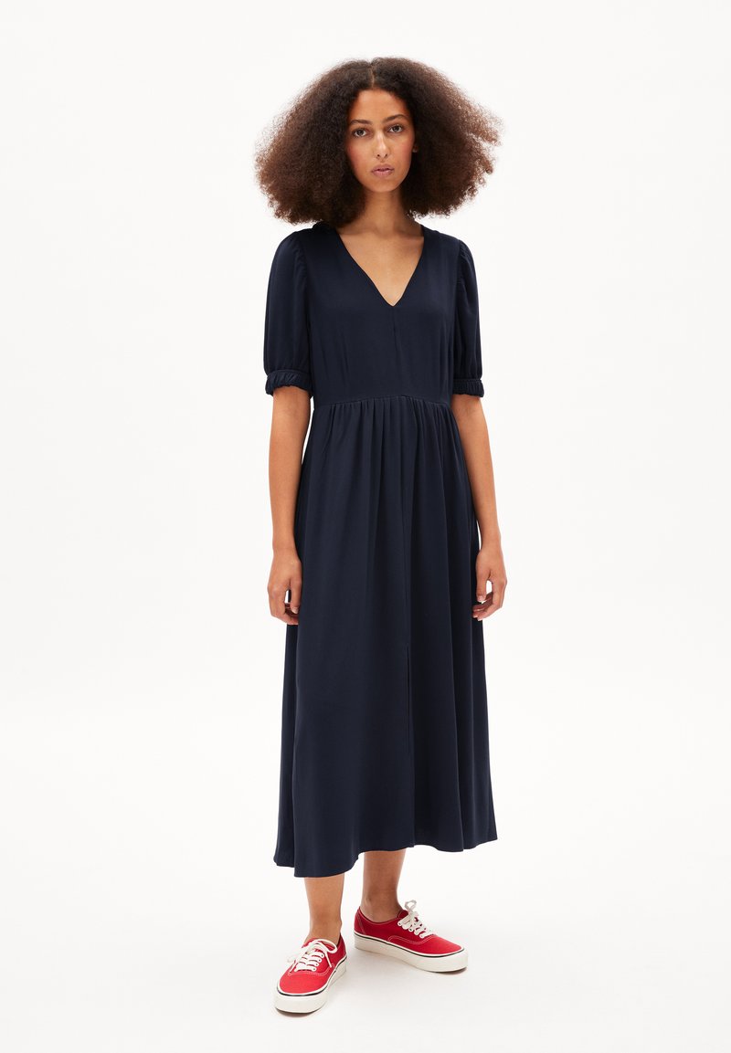 ARMEDANGELS DIALAA - Freizeitkleid - night sky