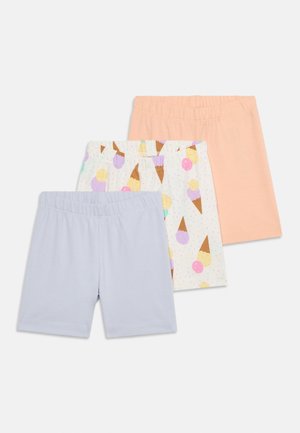 Tres pares de pantalones cortos para niños con cintura elástica en colores melocotón pastel, blanco con estampado de conos de helado y azul claro.