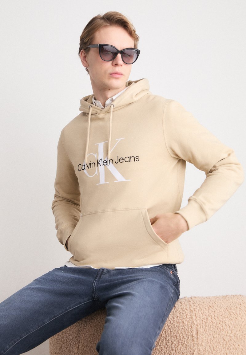 Calvin Klein Jeans SEASONAL MONOLOGO REGULAR HOODIE - Felpa - pale khaki