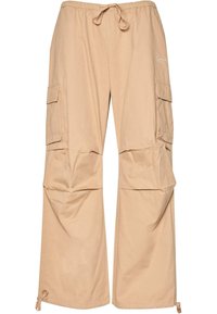 Beige cargo bukser med elastisk talje og snøre, med sidelommer og afslappet pasform. Fremstillet af let materiale.